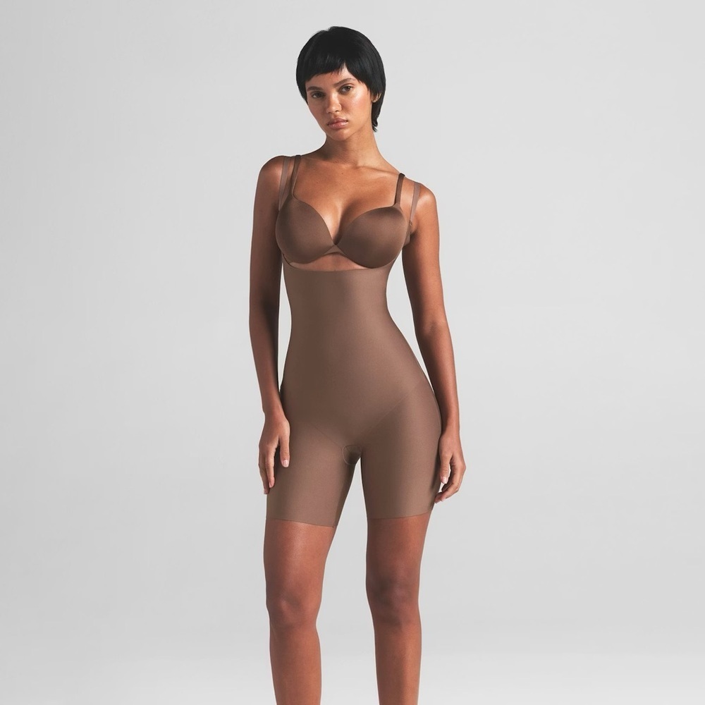 SKIMS BODY Black High-Waist (B23)  Mid-Thigh Shapewear Bodysuit size XL JASPER